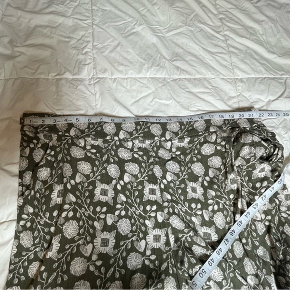 Max Studio Green and Ecru Floral Pants 3XL - Picture 7 of 10